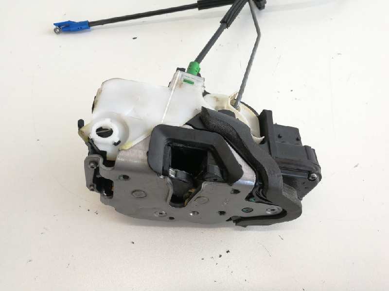 Recambio de cerradura puerta delantera derecha para opel adam glam ecoflex referencia OEM IAM 13579523  