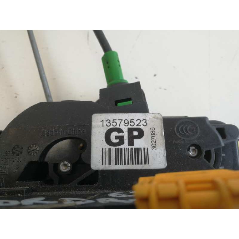 Recambio de cerradura puerta delantera derecha para opel adam glam ecoflex referencia OEM IAM 13579523  