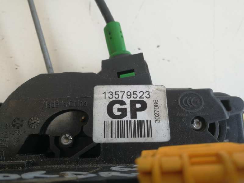 Recambio de cerradura puerta delantera derecha para opel adam glam ecoflex referencia OEM IAM 13579523  