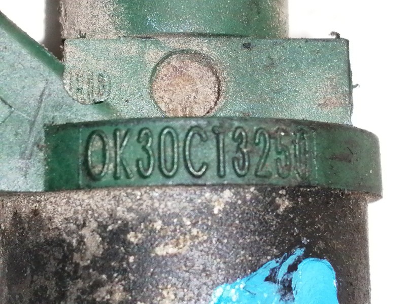 Recambio de inyector para kia rio ls berlina referencia OEM IAM 0K30C13250  