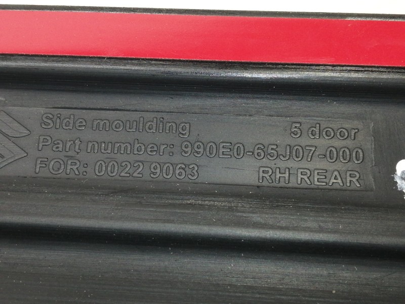 Recambio de moldura para suzuki grand vitara 5 puertas sq (ft) 2.0 td referencia OEM IAM 990E065J07  