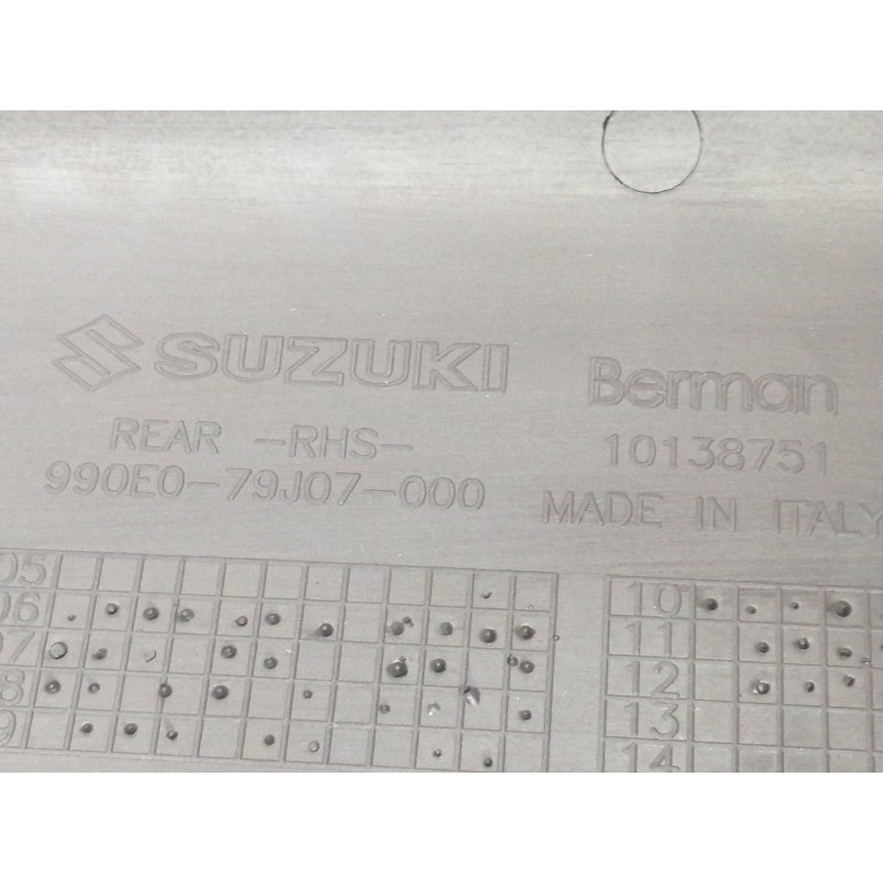 Recambio de molduras traseras para suzuki sx4 rw (ey) gl referencia OEM IAM 10138751  