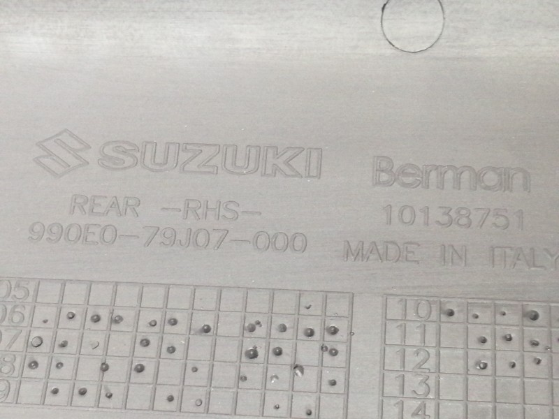 Recambio de molduras traseras para suzuki sx4 rw (ey) gl referencia OEM IAM 10138751  