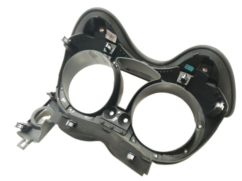 Recambio de moldura para nissan juke (f15) acenta referencia OEM IAM 682401KZ0A  