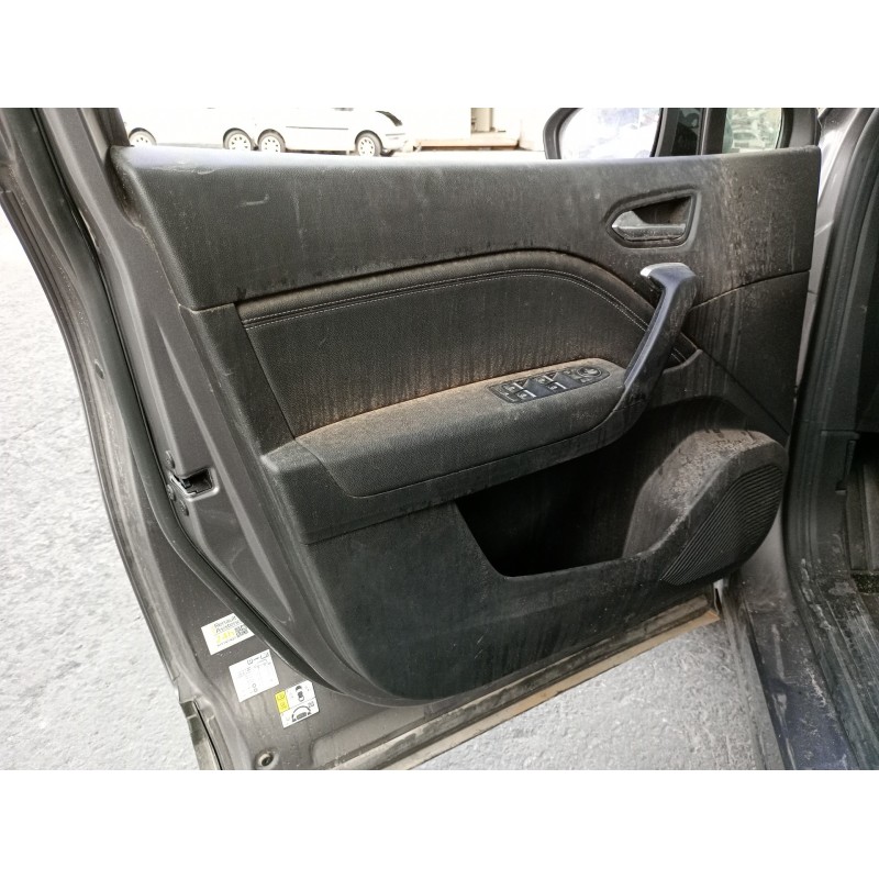 Recambio de guarnecido puerta delantera izquierda para renault captur ii referencia OEM IAM   