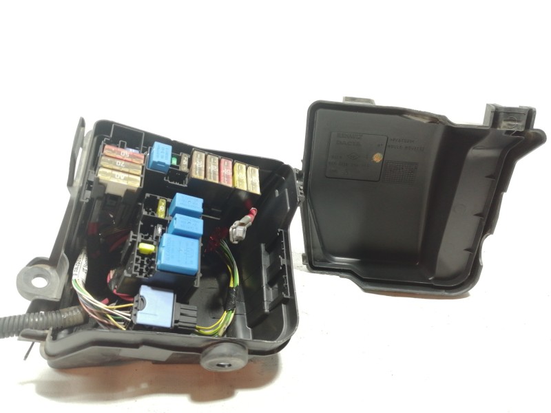 Recambio de caja reles / fusibles para dacia dokker ambiance referencia OEM IAM 243825499R  