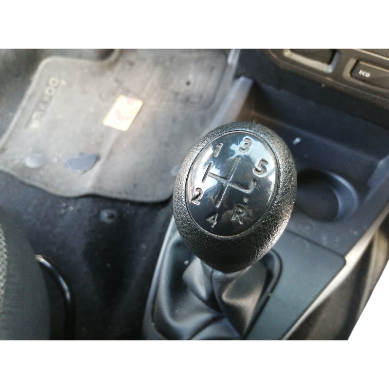 Recambio de pomo palanca cambio para dacia dokker ambiance referencia OEM IAM 8200379945  