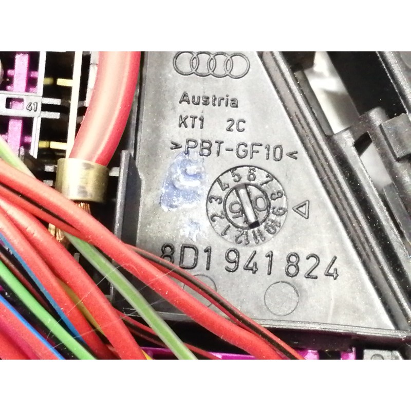 Recambio de caja reles / fusibles para audi a6 berlina (4f2) 2.0 tdi referencia OEM IAM 8D1941824  