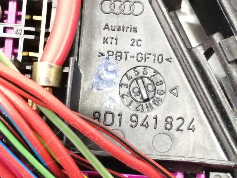 Recambio de caja reles / fusibles para audi a6 berlina (4f2) 2.0 tdi referencia OEM IAM 8D1941824  