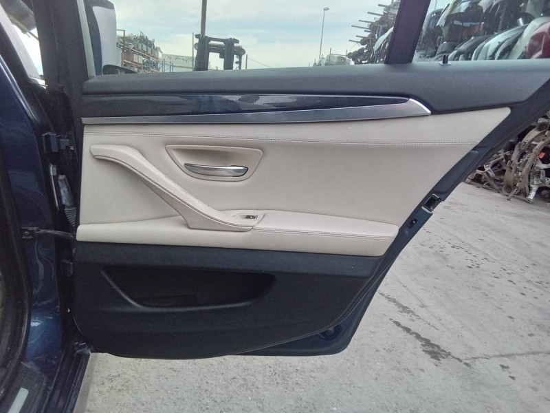 Recambio de guarnecido puerta trasera derecha para bmw serie 5 lim. (f10) 520d referencia OEM IAM 1777776  