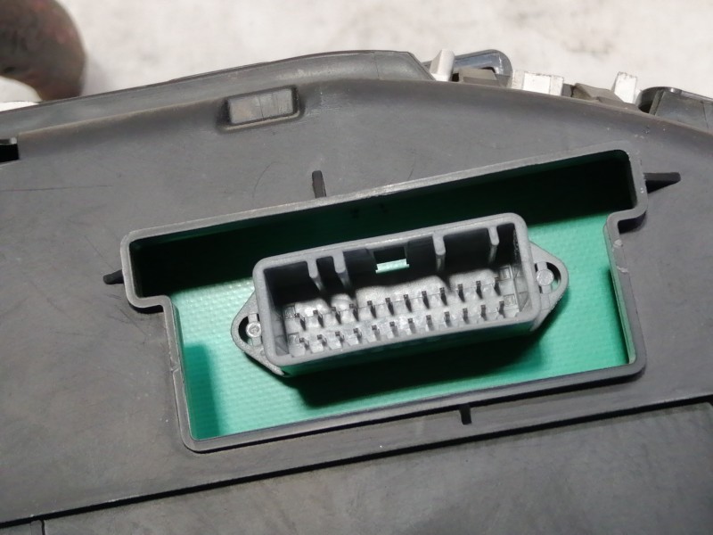 Recambio de cuadro instrumentos para renault megane ii berlina 5p authentique referencia OEM IAM 8200408798  