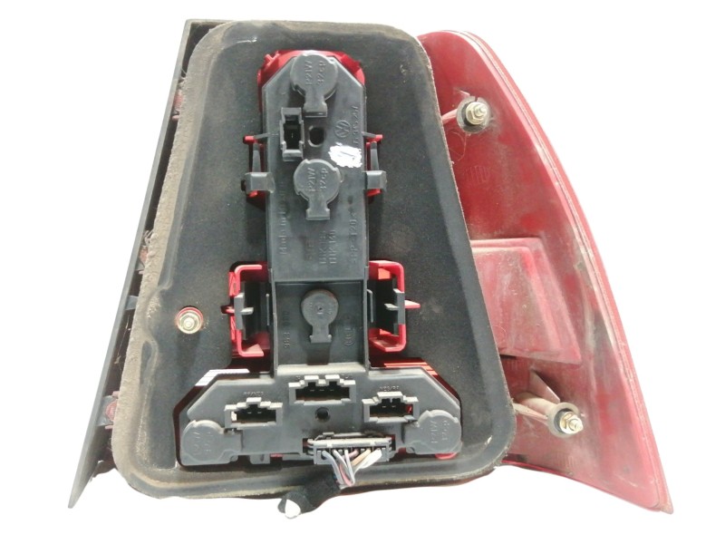 Recambio de piloto trasero izquierdo para volkswagen bora berlina (1j2) conceptline referencia OEM IAM 1J5945257  