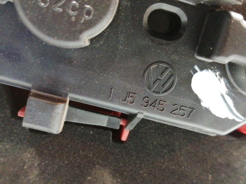Recambio de piloto trasero derecho para volkswagen bora berlina (1j2) conceptline referencia OEM IAM 1J5945257  