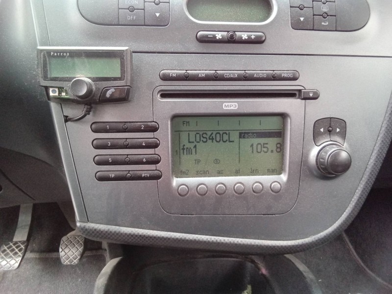 Recambio de sistema audio / radio cd para seat leon (1p1) comfort limited referencia OEM IAM W01P1035186B W01P1035186BN87 