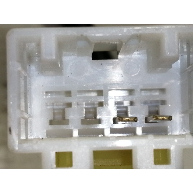 Recambio de enganche cinturon delantero izquierdo para ssangyong kyron 200 xdi limited referencia OEM IAM 06091805  