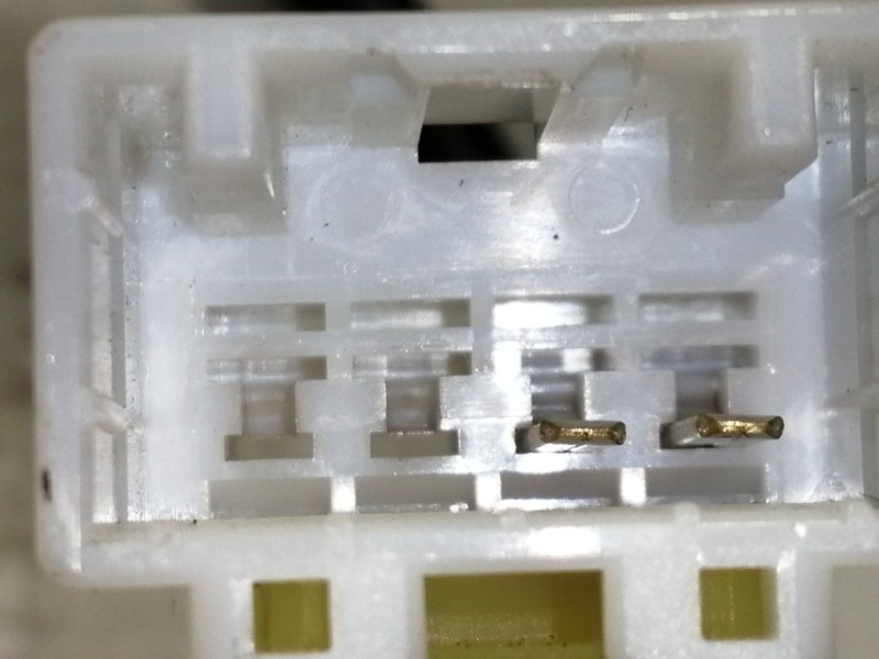 Recambio de enganche cinturon delantero izquierdo para ssangyong kyron 200 xdi limited referencia OEM IAM 06091805  