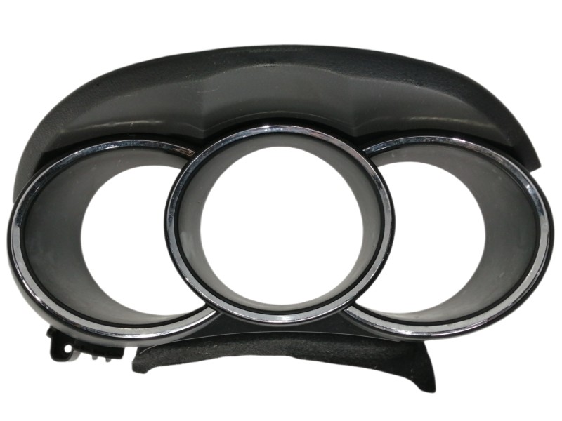 Recambio de moldura para kia sorento emotion 4wd referencia OEM IAM 848312P000  