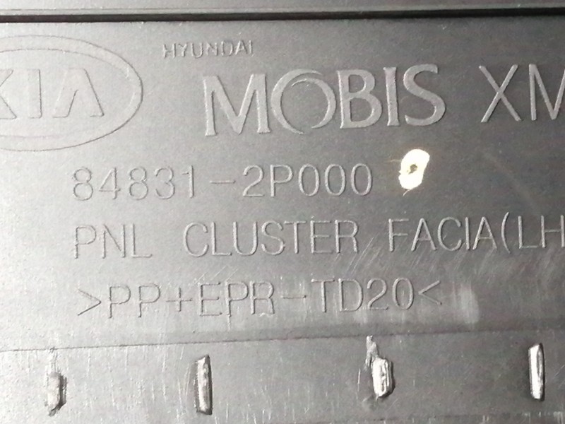 Recambio de moldura para kia sorento emotion 4wd referencia OEM IAM 848312P000  