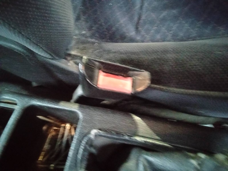 Recambio de enganche cinturon delantero izquierdo para opel astra g berlina comfort referencia OEM IAM 90560655 563086307A L2992