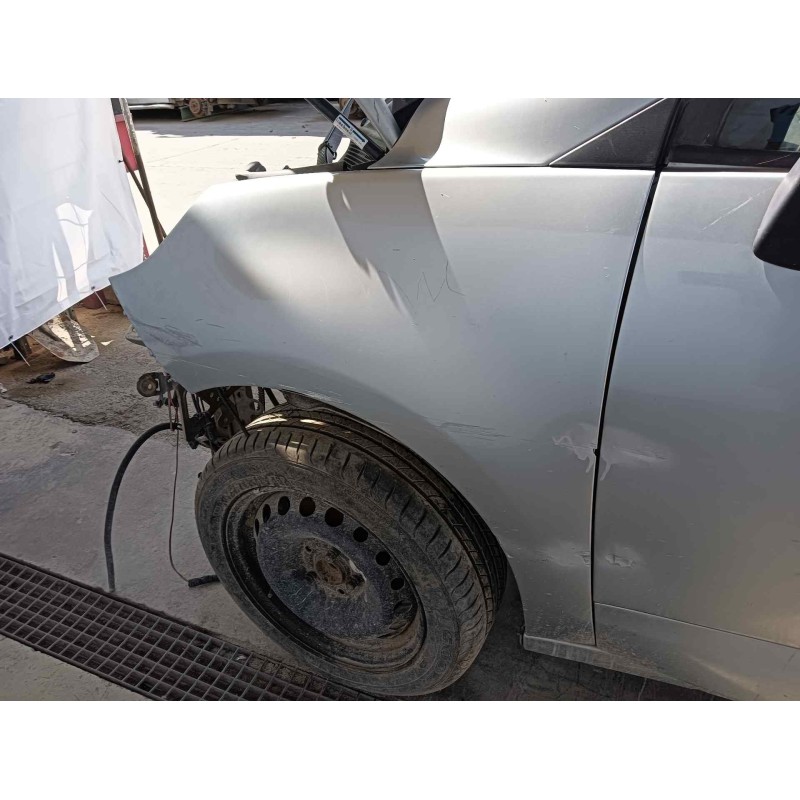 Recambio de aleta delantera izquierda para renault scenic iii expression referencia OEM IAM   