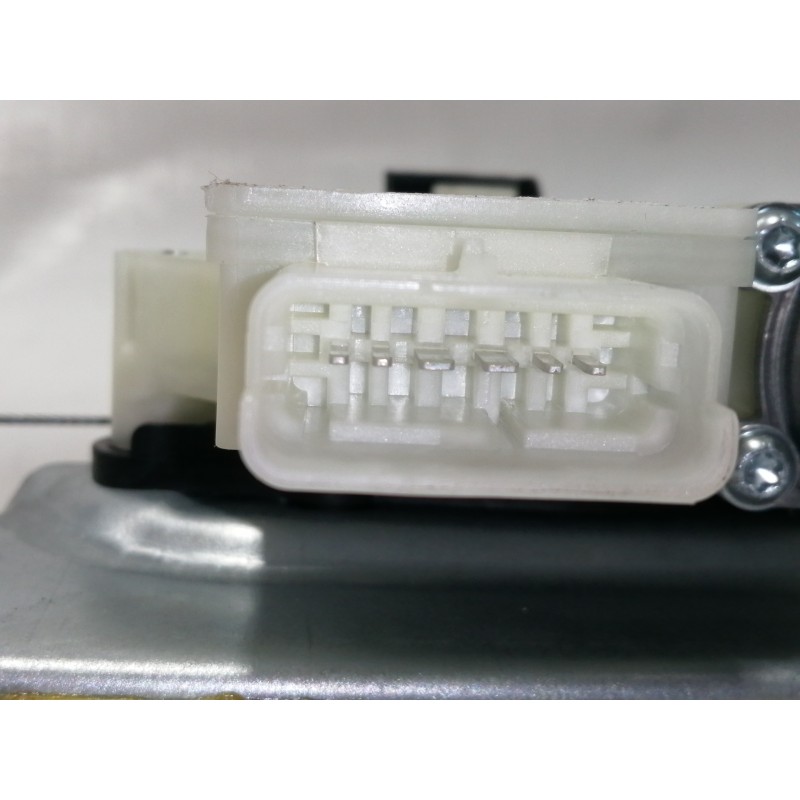 Recambio de elevalunas trasero derecho para nissan qashqai (j11) acenta referencia OEM IAM 82700HV00C C88540103 