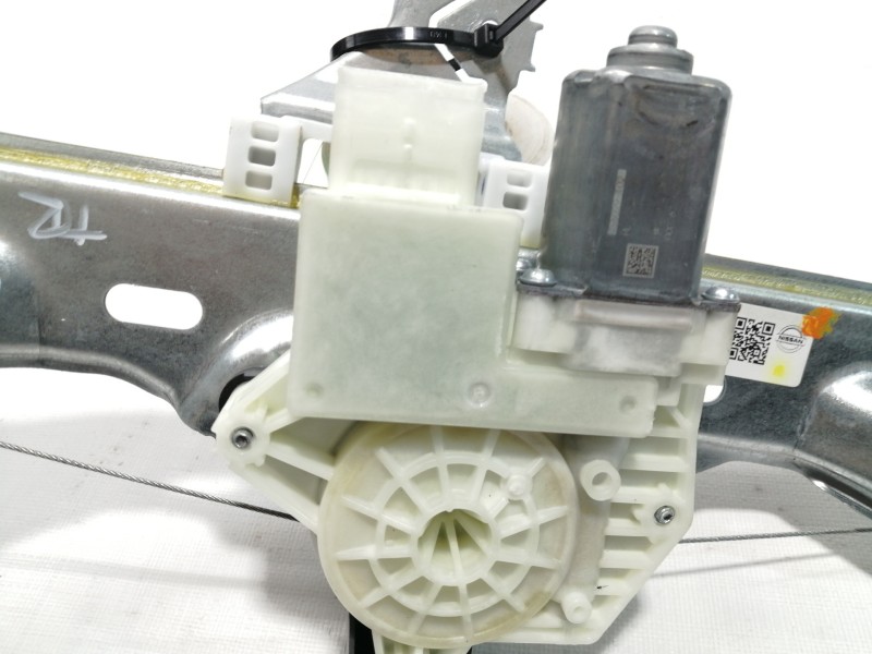 Recambio de elevalunas trasero izquierdo para nissan qashqai (j11) acenta referencia OEM IAM 82701HV00C C88539103 