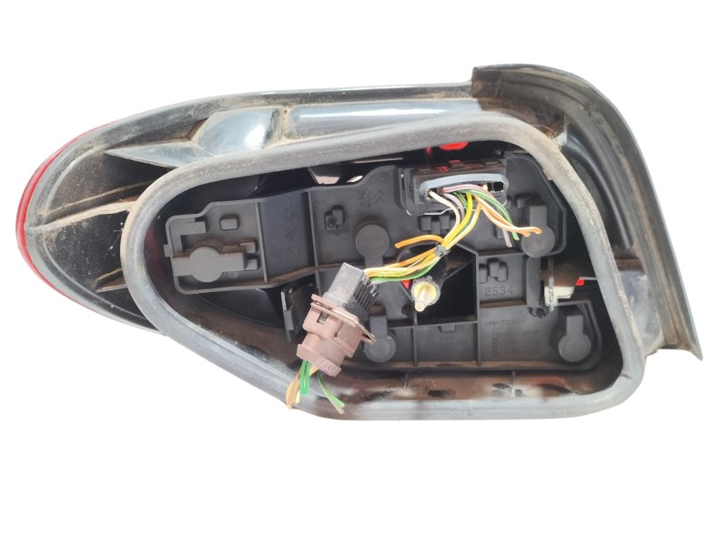 Recambio de piloto trasero derecho para citroën xsara berlina 1.9 td sx referencia OEM IAM 2534D  