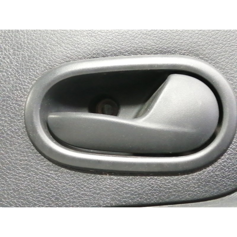 Recambio de guarnecido puerta delantera derecha para dacia sandero stepway ambiance referencia OEM IAM 809008927R 809103650R / 8