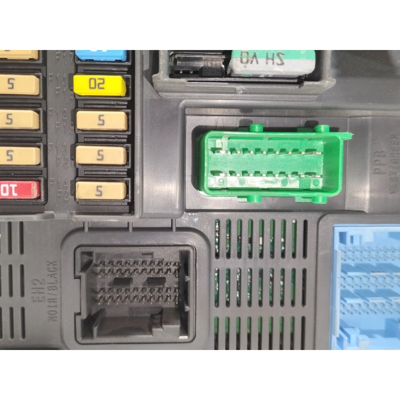 Recambio de caja reles / fusibles para citroën c4 cactus feel edition referencia OEM IAM 9807531680  