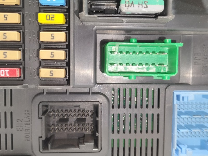 Recambio de caja reles / fusibles para citroën c4 cactus feel edition referencia OEM IAM 9807531680  