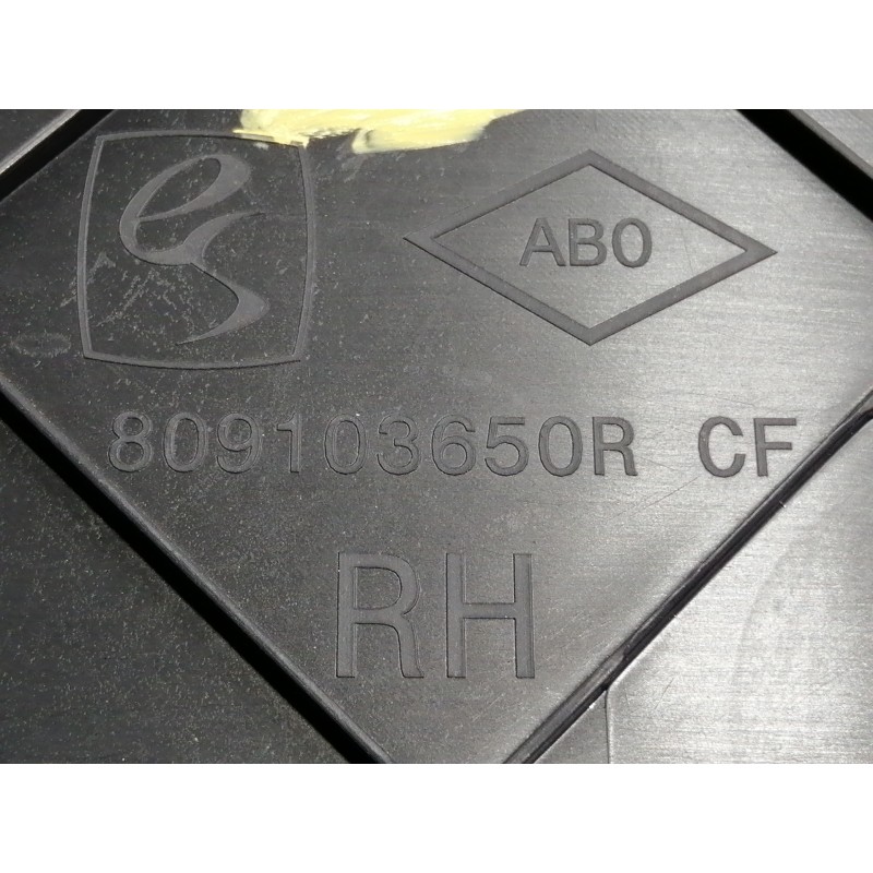 Recambio de guarnecido puerta delantera derecha para dacia sandero stepway ambiance referencia OEM IAM 809008927R 809103650R / 8