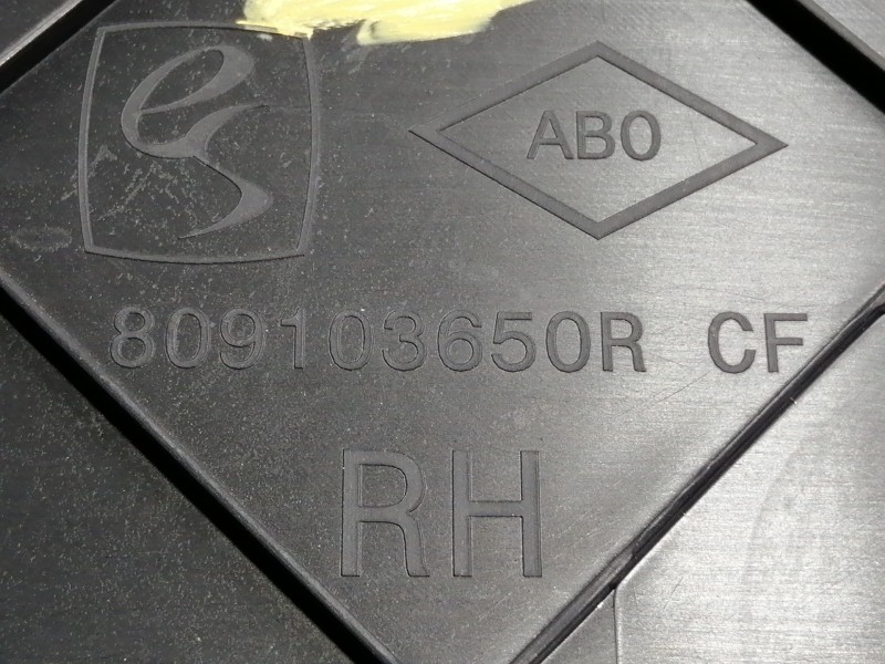 Recambio de guarnecido puerta delantera derecha para dacia sandero stepway ambiance referencia OEM IAM 809008927R 809103650R / 8