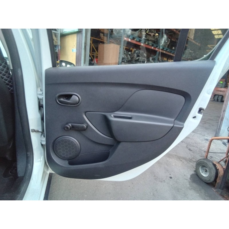 Recambio de guarnecido puerta trasera derecha para dacia sandero stepway ambiance referencia OEM IAM 829108667R 829A05153R 80908