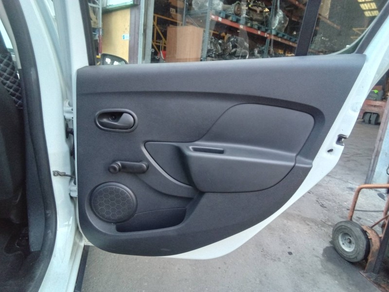 Recambio de guarnecido puerta trasera derecha para dacia sandero stepway ambiance referencia OEM IAM 829108667R 829A05153R 80908