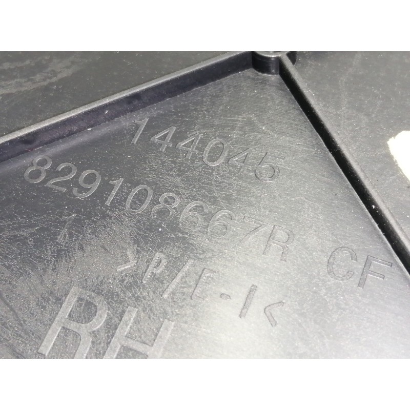 Recambio de guarnecido puerta trasera derecha para dacia sandero stepway ambiance referencia OEM IAM 829108667R 829A05153R 80908