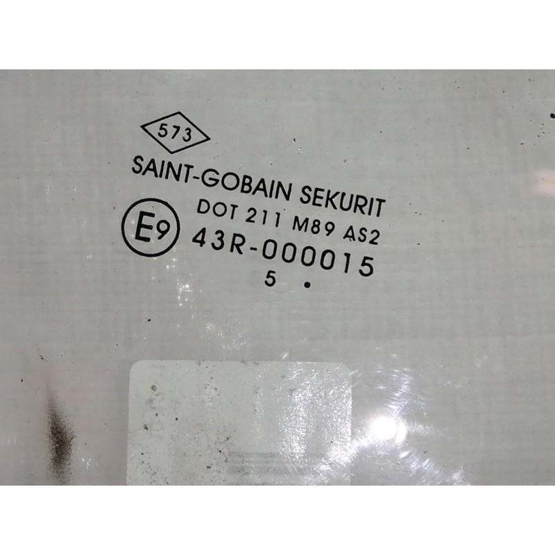 Recambio de luna delantera derecha para dacia sandero stepway ambiance referencia OEM IAM 43R000015 DOT211M89AS2 