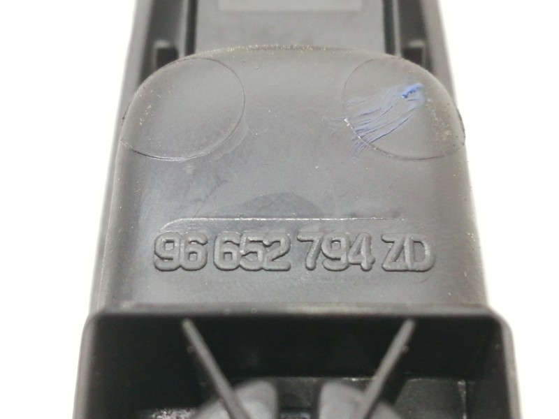 Recambio de mando elevalunas trasero derecho para peugeot 5008 premium referencia OEM IAM 96652794ZD  