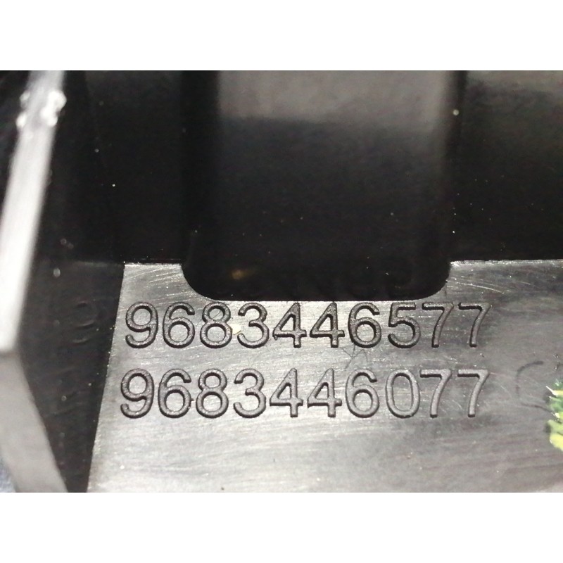 Recambio de maneta interior trasera derecha para peugeot 5008 premium referencia OEM IAM 9683446577  