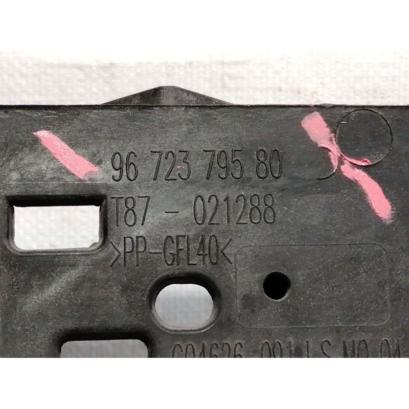 Recambio de travesaño superior para peugeot 5008 premium referencia OEM IAM 9672379580  