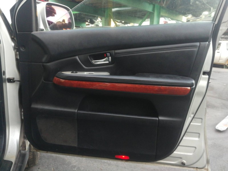 Recambio de guarnecido puerta delantera derecha para lexus rx 300(mcu35) luxury referencia OEM IAM 1B07020066 1B070200661 676104