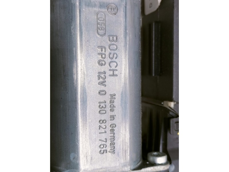 Recambio de elevalunas delantero derecho para volkswagen touareg (7la) tdi r5 referencia OEM IAM 3D1959792E 0130821765 ELECTRICO