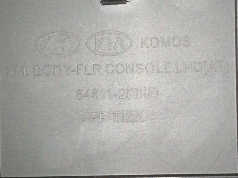 Recambio de apoyabrazos central para kia sorento emotion 4wd referencia OEM IAM 846112P000 1001130257 