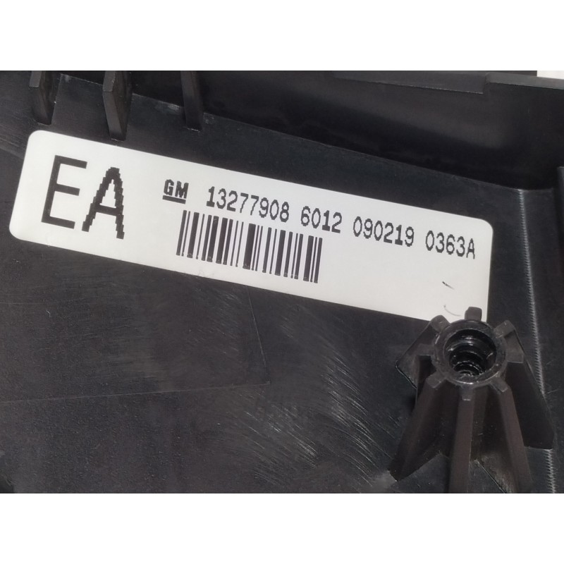 Recambio de moldura para opel insignia berlina cosmo referencia OEM IAM 13277908  