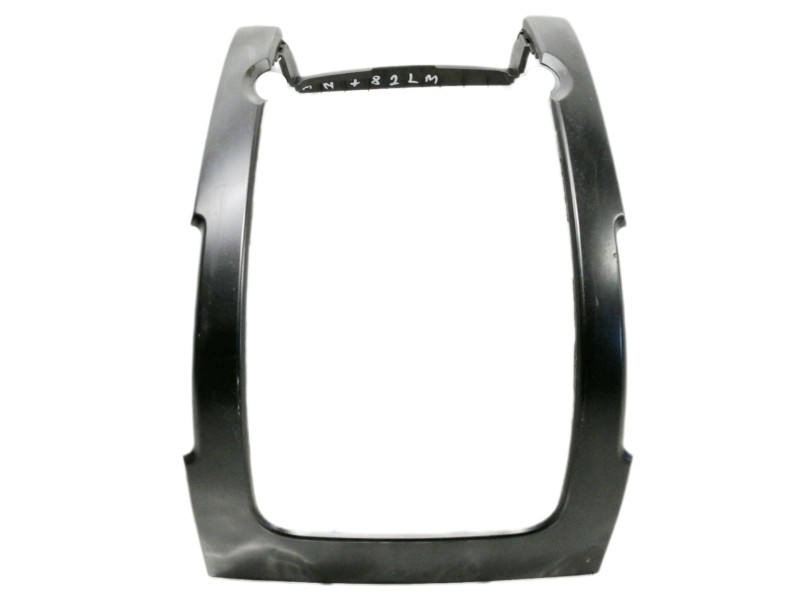 Recambio de moldura para kia sorento emotion 4wd referencia OEM IAM 847402P100  