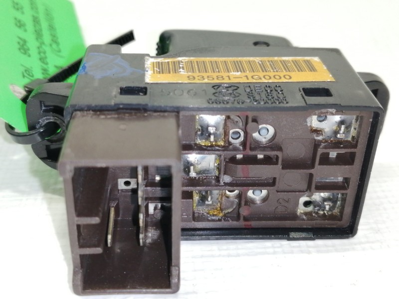 Recambio de mando elevalunas trasero derecho para kia rio 1.5 crdi ex1 referencia OEM IAM 935811G000  