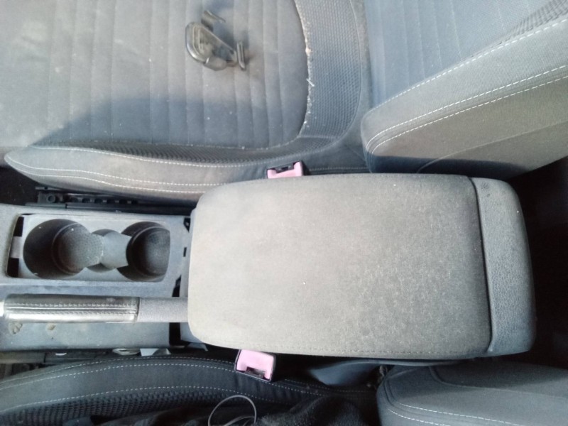 Recambio de apoyabrazos central para volkswagen scirocco (137) 2.0 tdi (103kw) referencia OEM IAM 1K0863243C 1K5864251C 