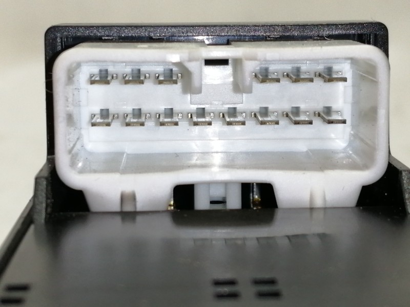 Recambio de mando elevalunas delantero izquierdo para hyundai accent (lc) gls referencia OEM IAM 620W10270  