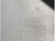 Recambio de guarnecido puerta trasera izquierda para ssangyong rodius xdi limited referencia OEM IAM K7320121000 I110474  2