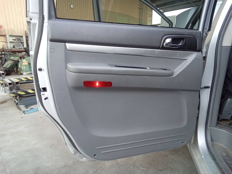 Recambio de guarnecido puerta trasera izquierda para ssangyong rodius xdi limited referencia OEM IAM K7320121000 I110474 