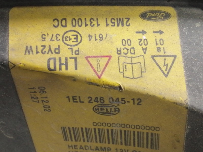 Recambio de faro derecho para ford focus berlina (cak) ambiente referencia OEM IAM 2M5113100DC 246790RH / 5DV00829000 1EL2460451